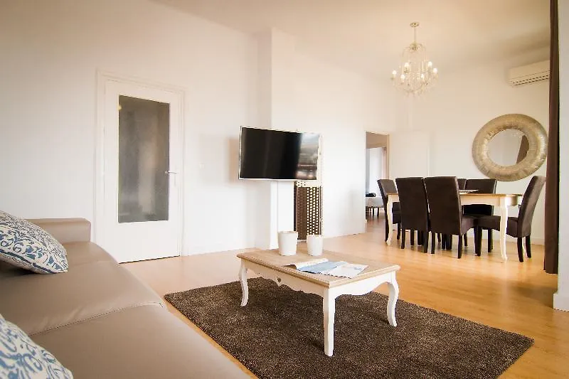 Apartment Holidays2Malaga Suites