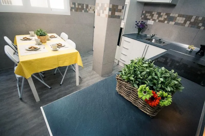 Apartment Holidays2Malaga Suites